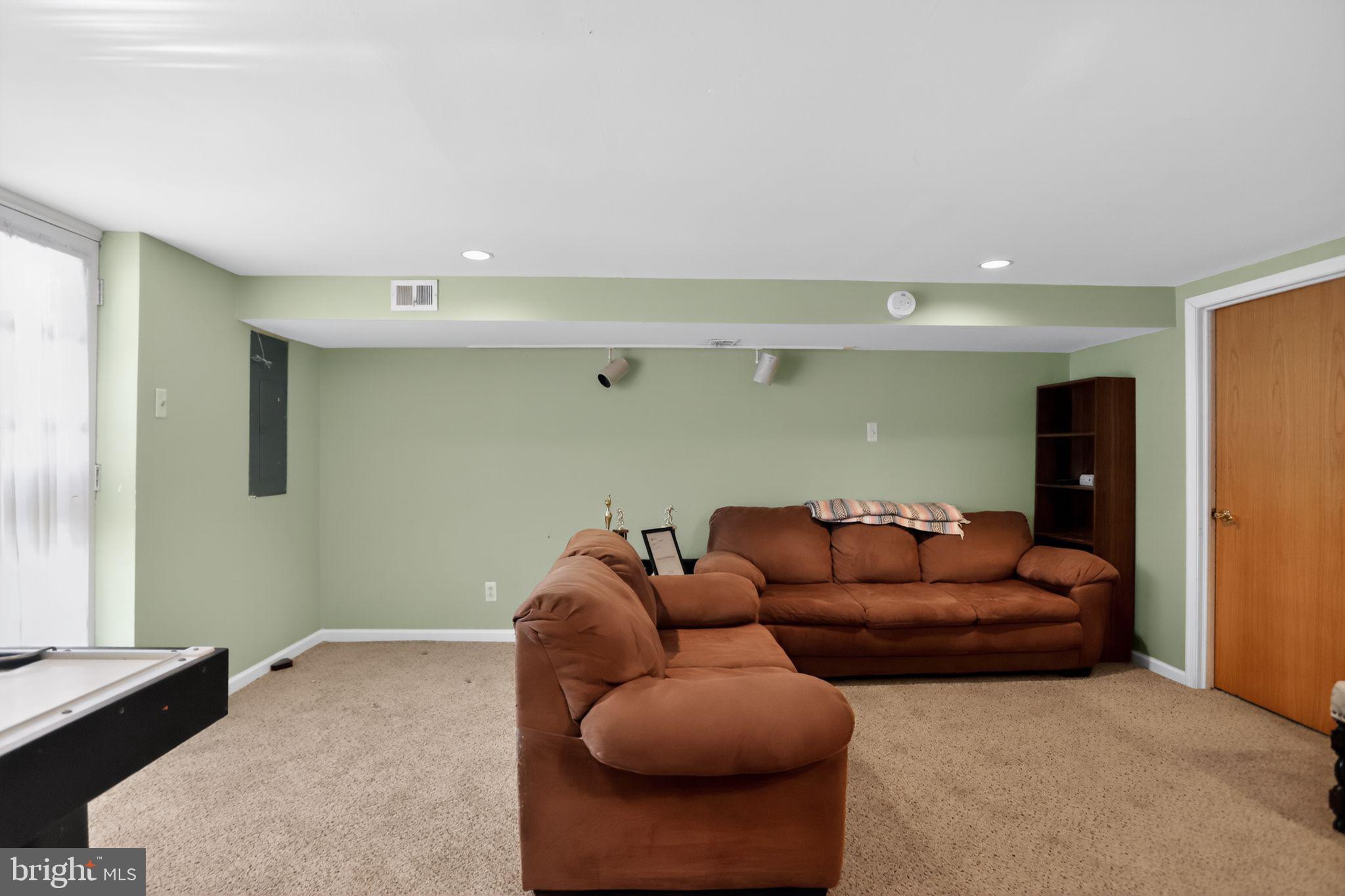 FOX CHASE - Residential