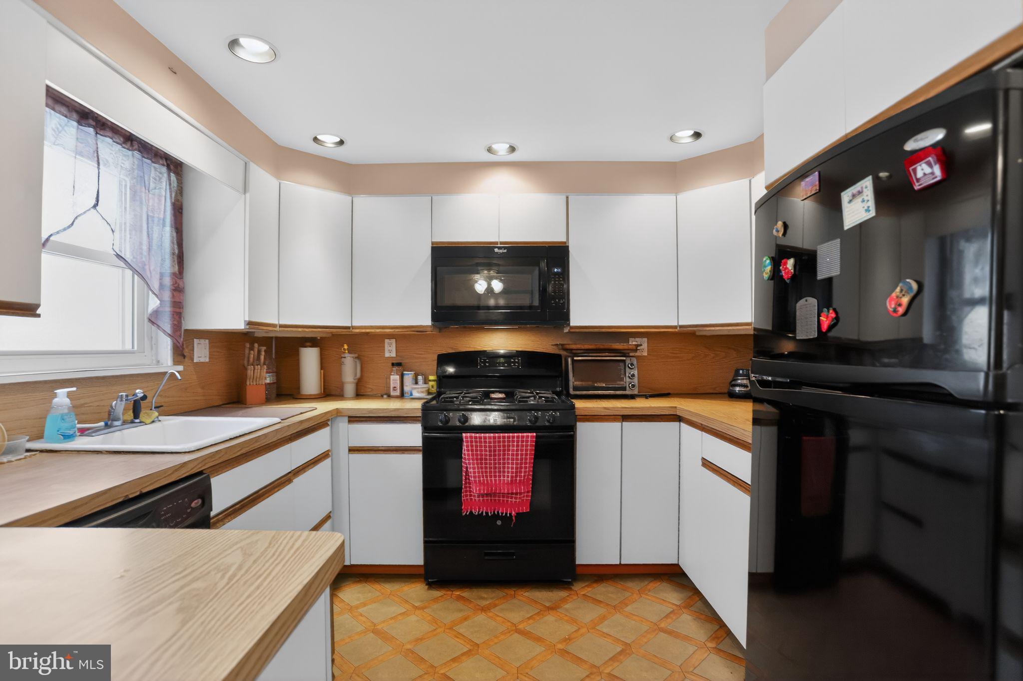 FOX CHASE - Residential