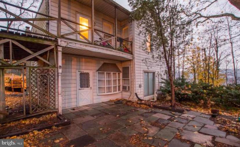 2213-2215 S FRONT STREET