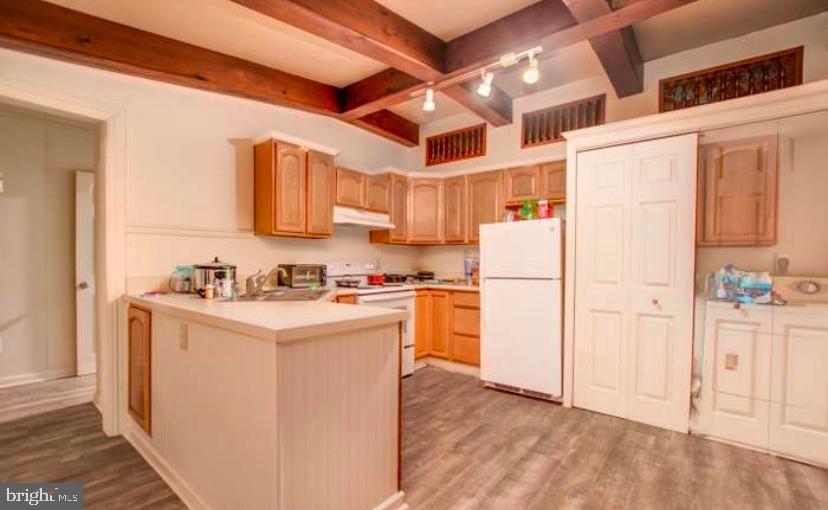 2213-2215 S FRONT STREET