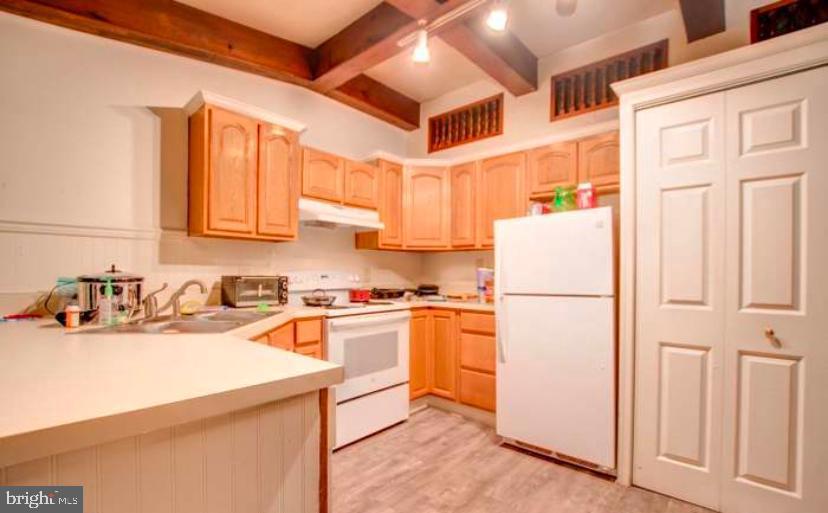 2213-2215 S FRONT STREET