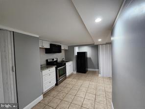 WINSTON GOVANS - Residential Lease