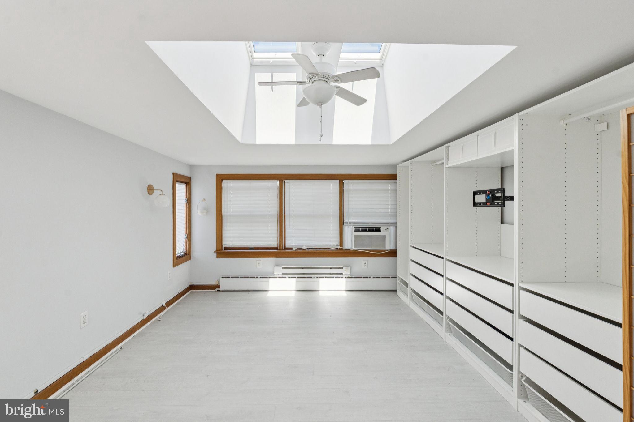 EAST FALLS - Residential Lease