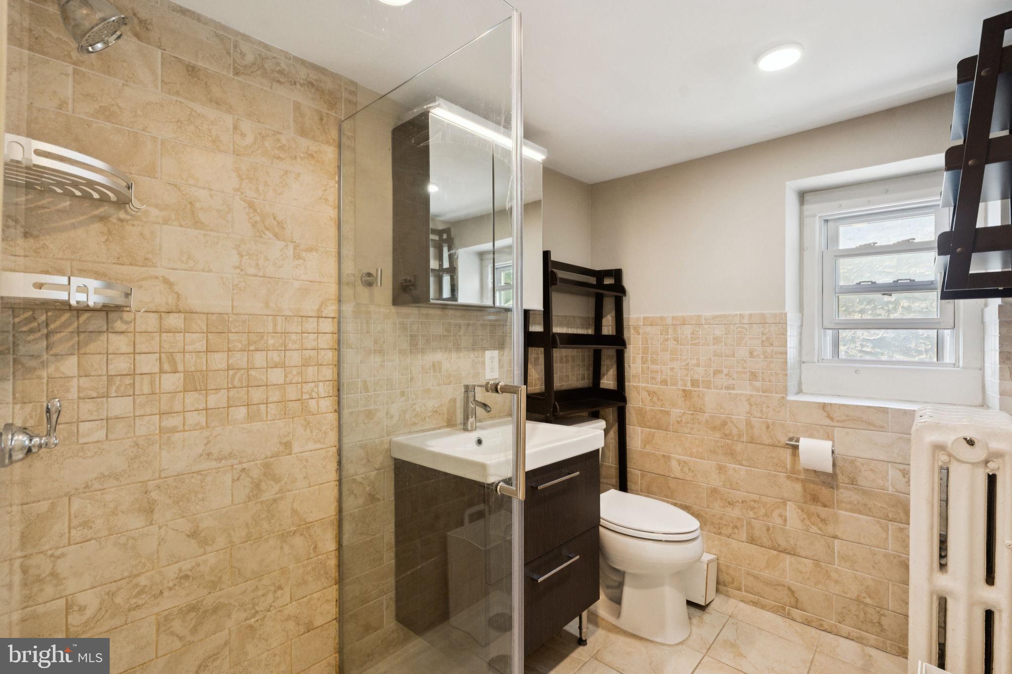 EAST FALLS - Residential Lease