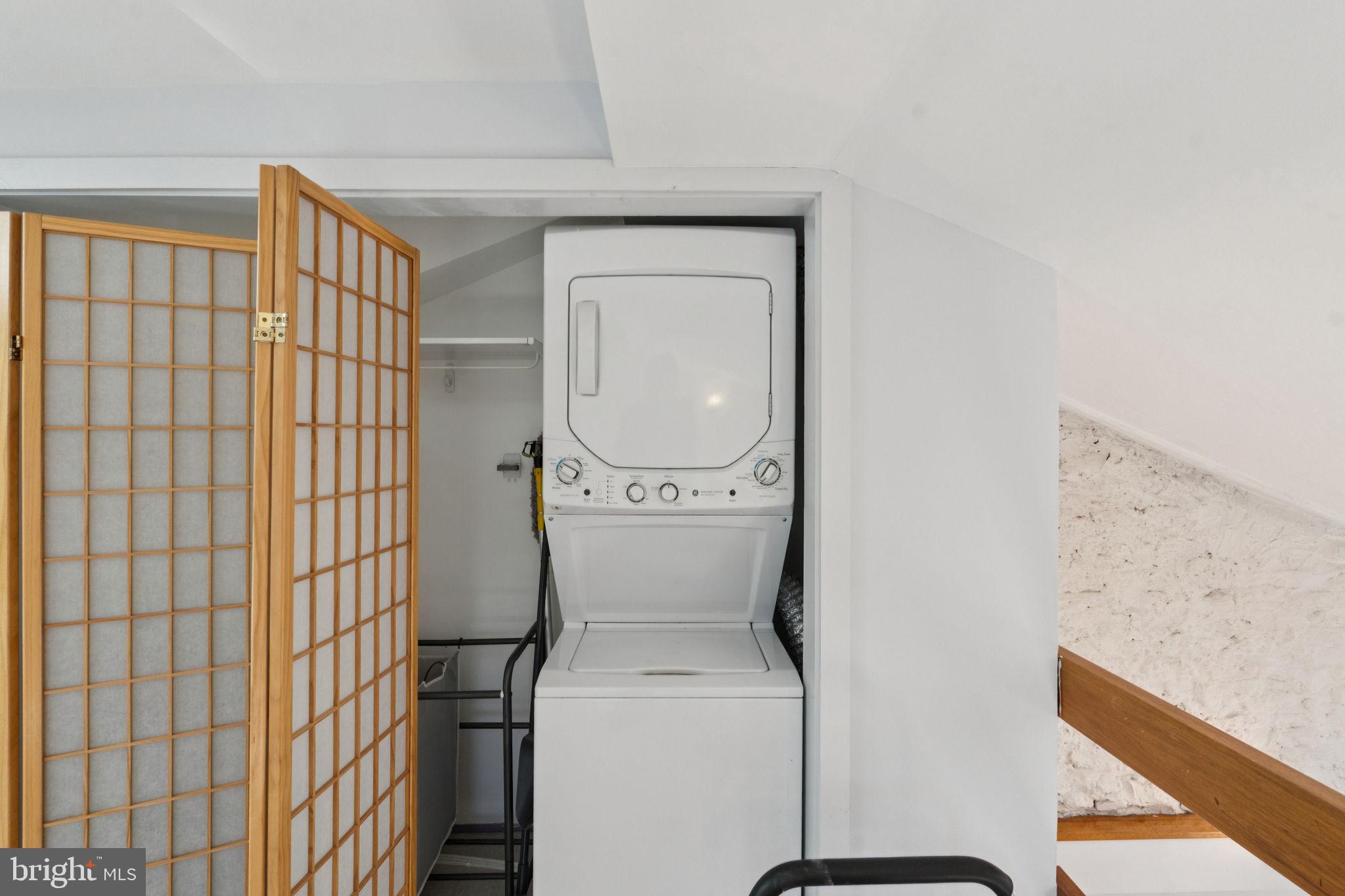 EAST FALLS - Residential Lease