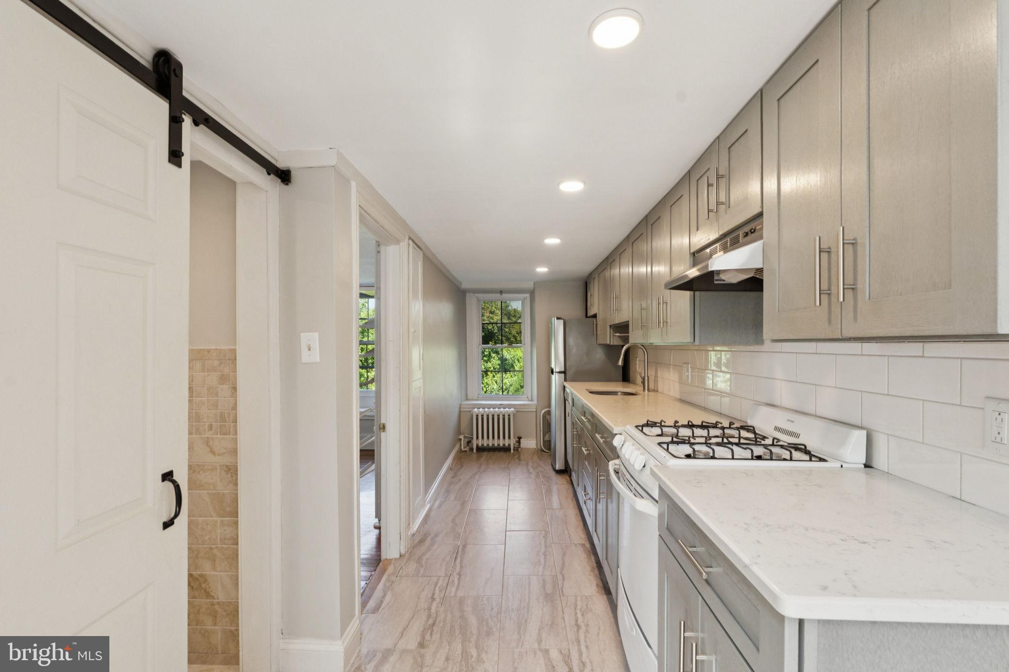 EAST FALLS - Residential Lease