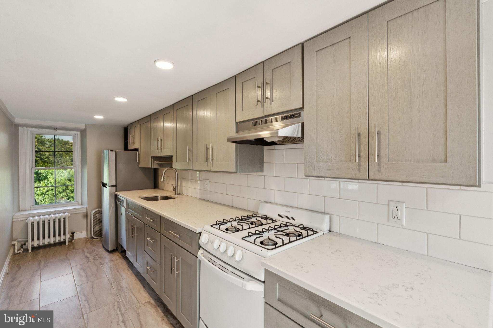 EAST FALLS - Residential Lease