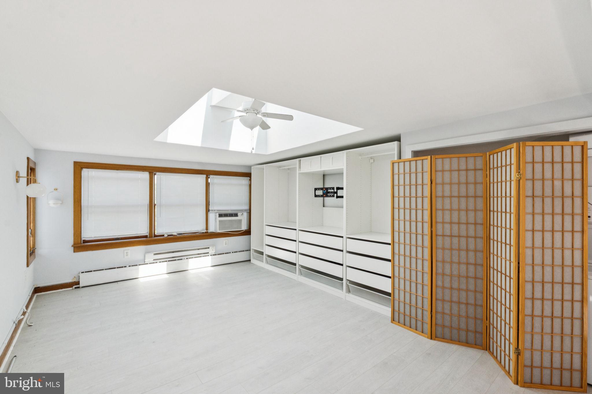 EAST FALLS - Residential Lease