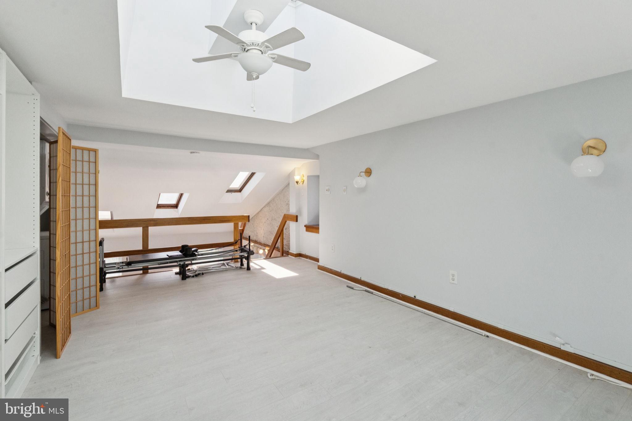 EAST FALLS - Residential Lease