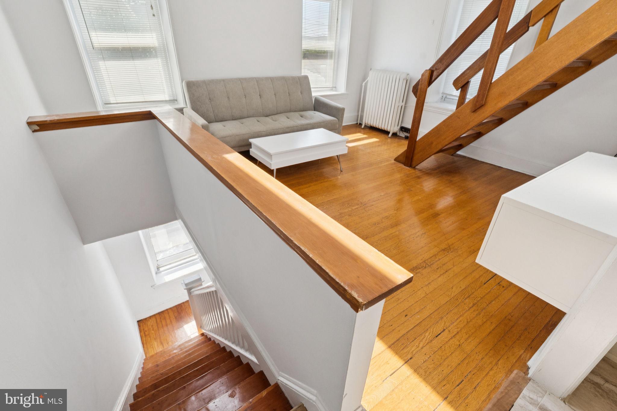 EAST FALLS - Residential Lease