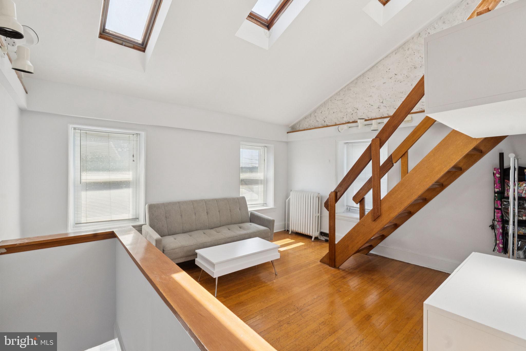 EAST FALLS - Residential Lease