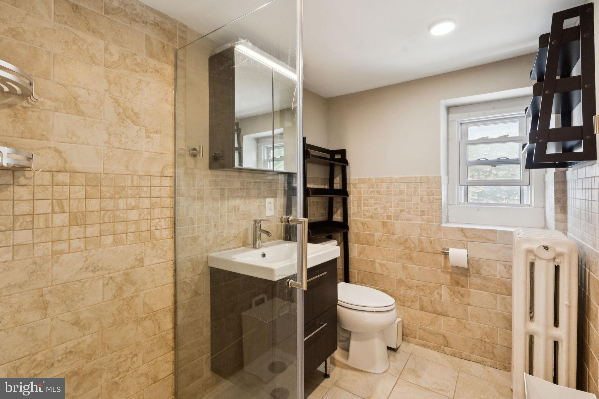 EAST FALLS - Residential Lease