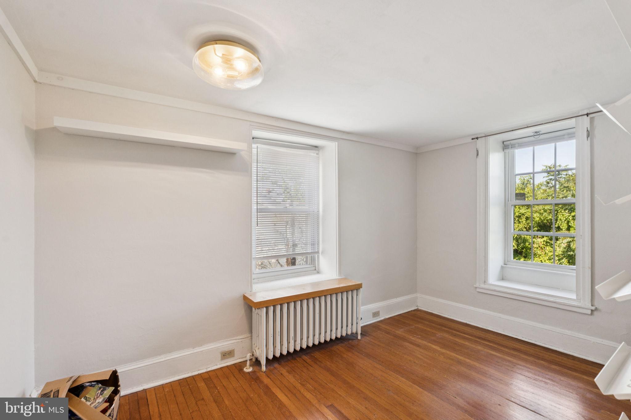 EAST FALLS - Residential Lease