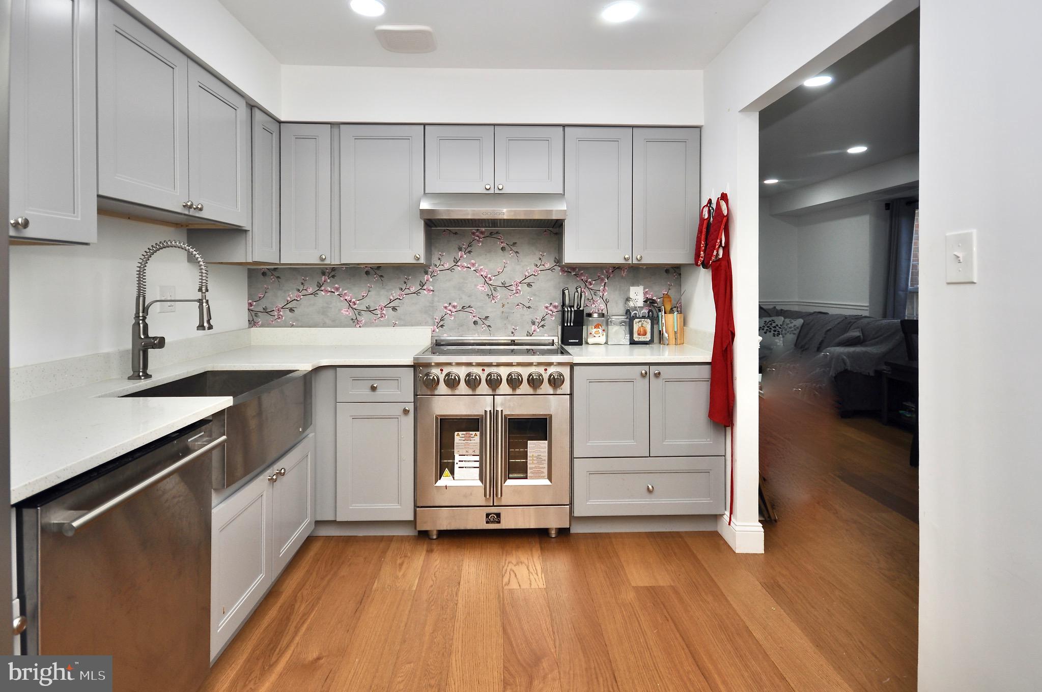 GYPSY LANE CONDOS - Residential