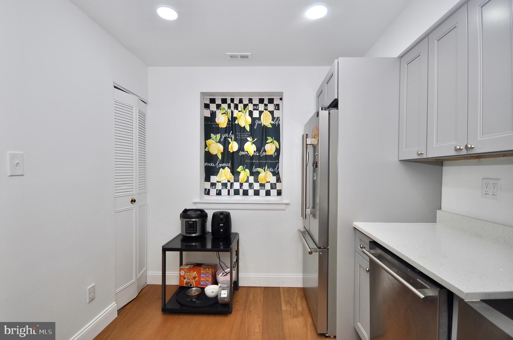 GYPSY LANE CONDOS - Residential