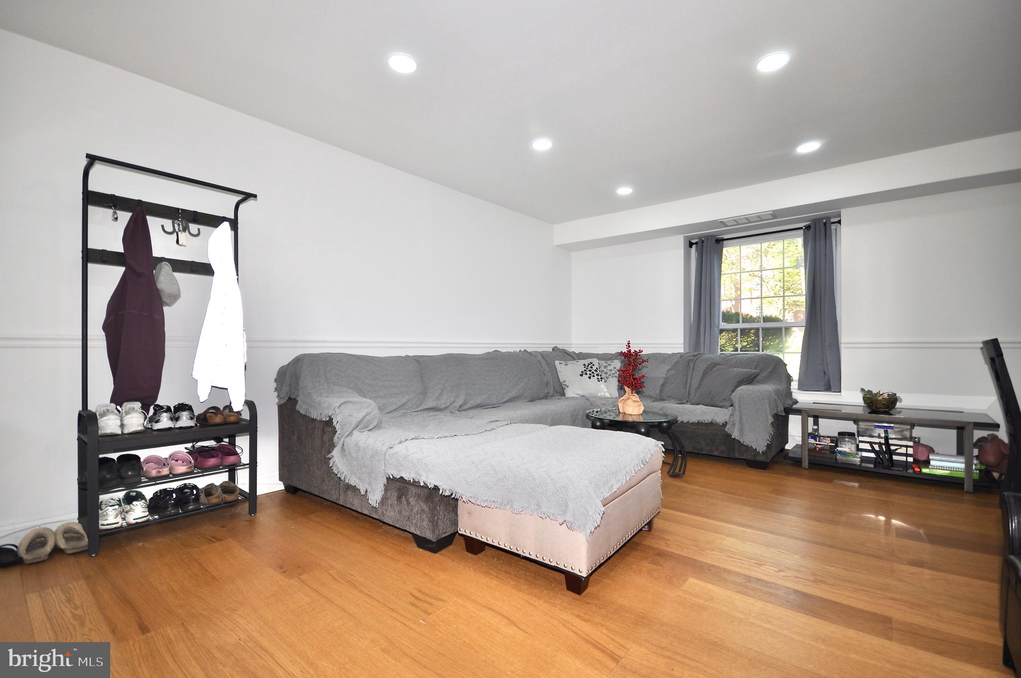 GYPSY LANE CONDOS - Residential