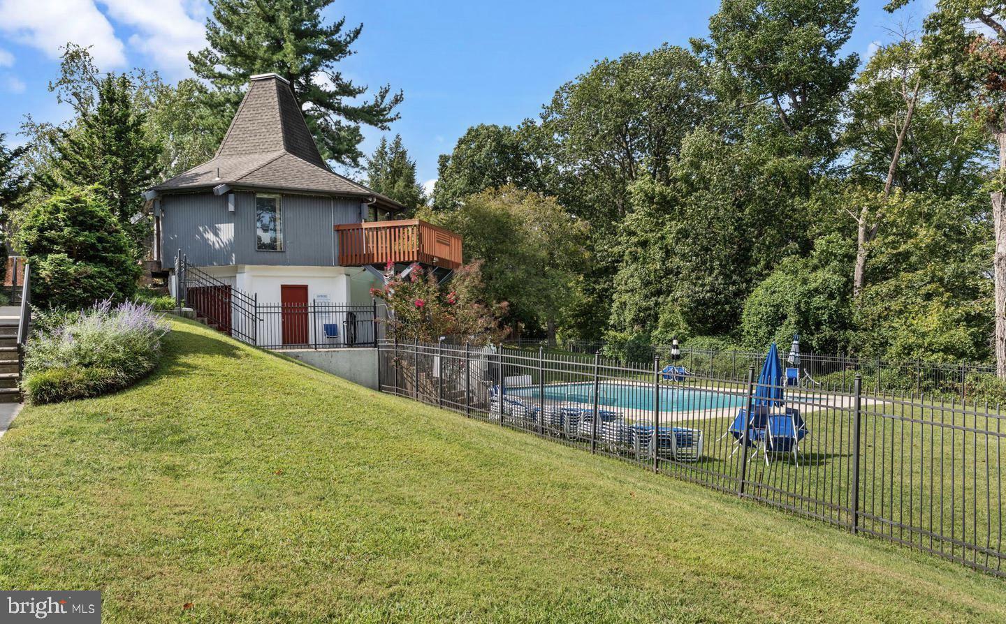 GYPSY LANE CONDOS - Residential