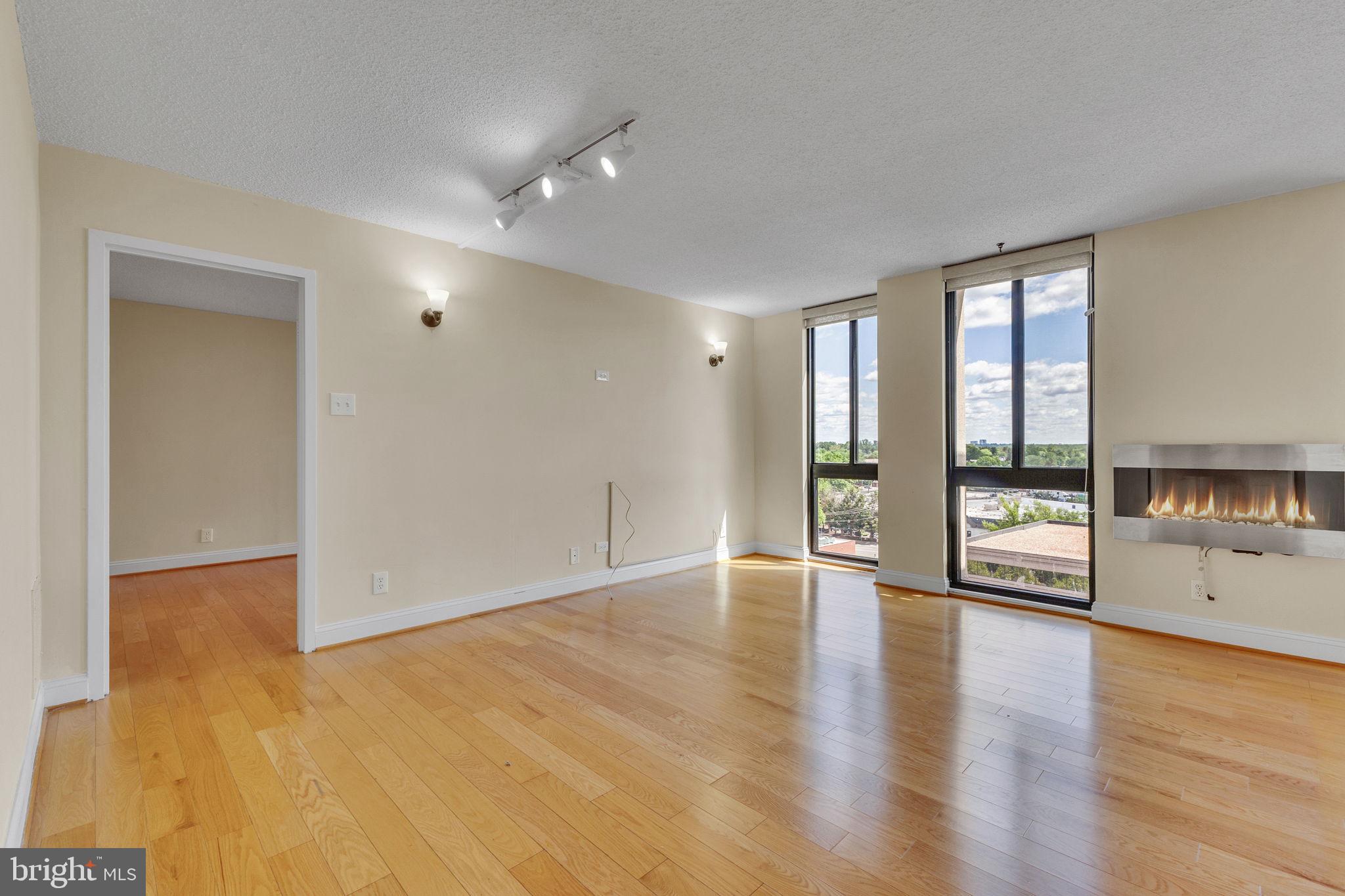 MCLEAN HOUSE NORTH - Residential Lease