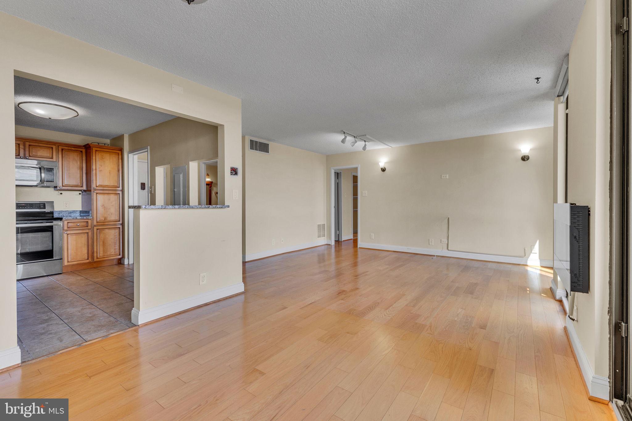 MCLEAN HOUSE NORTH - Residential Lease