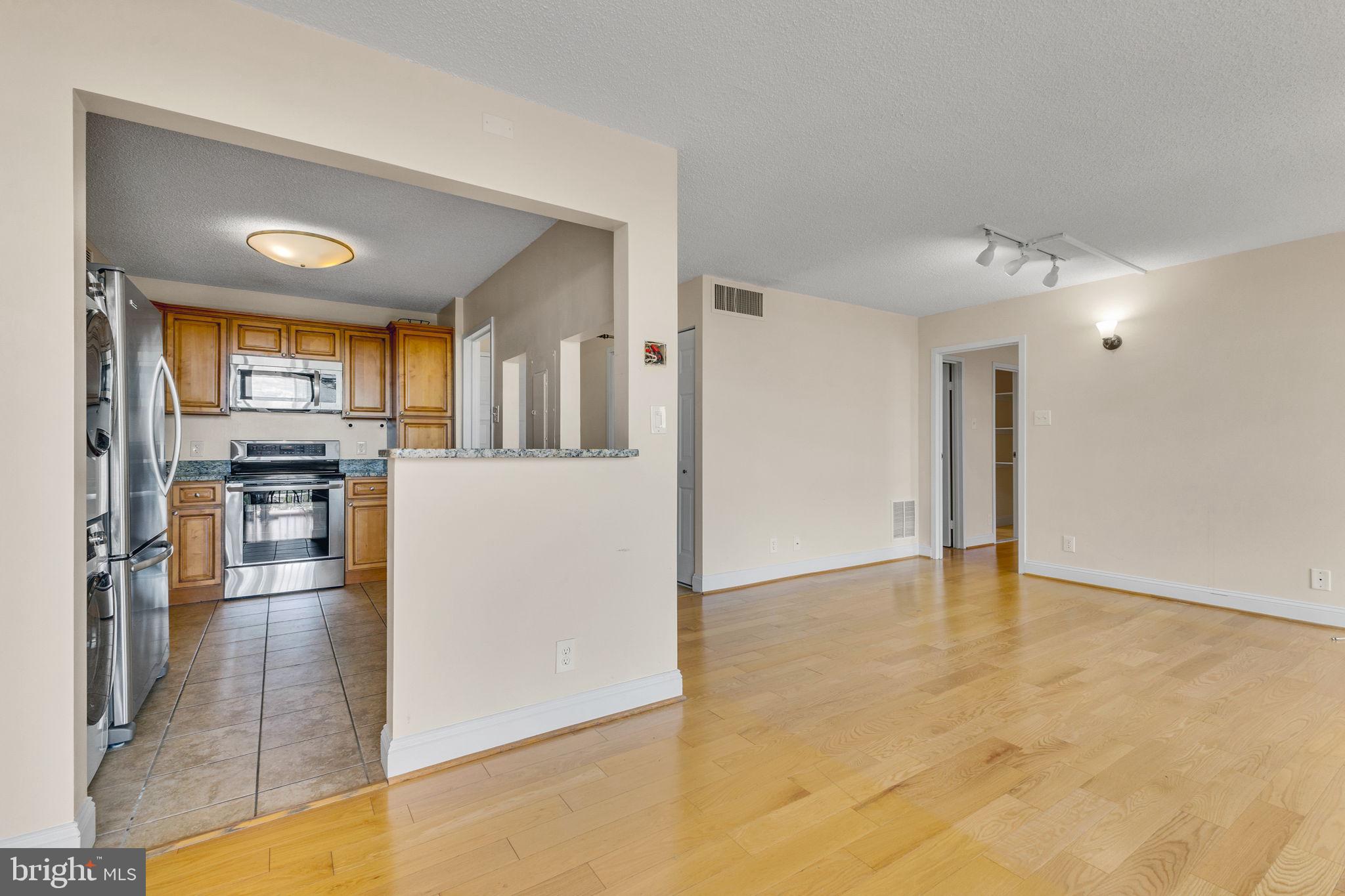 MCLEAN HOUSE NORTH - Residential Lease