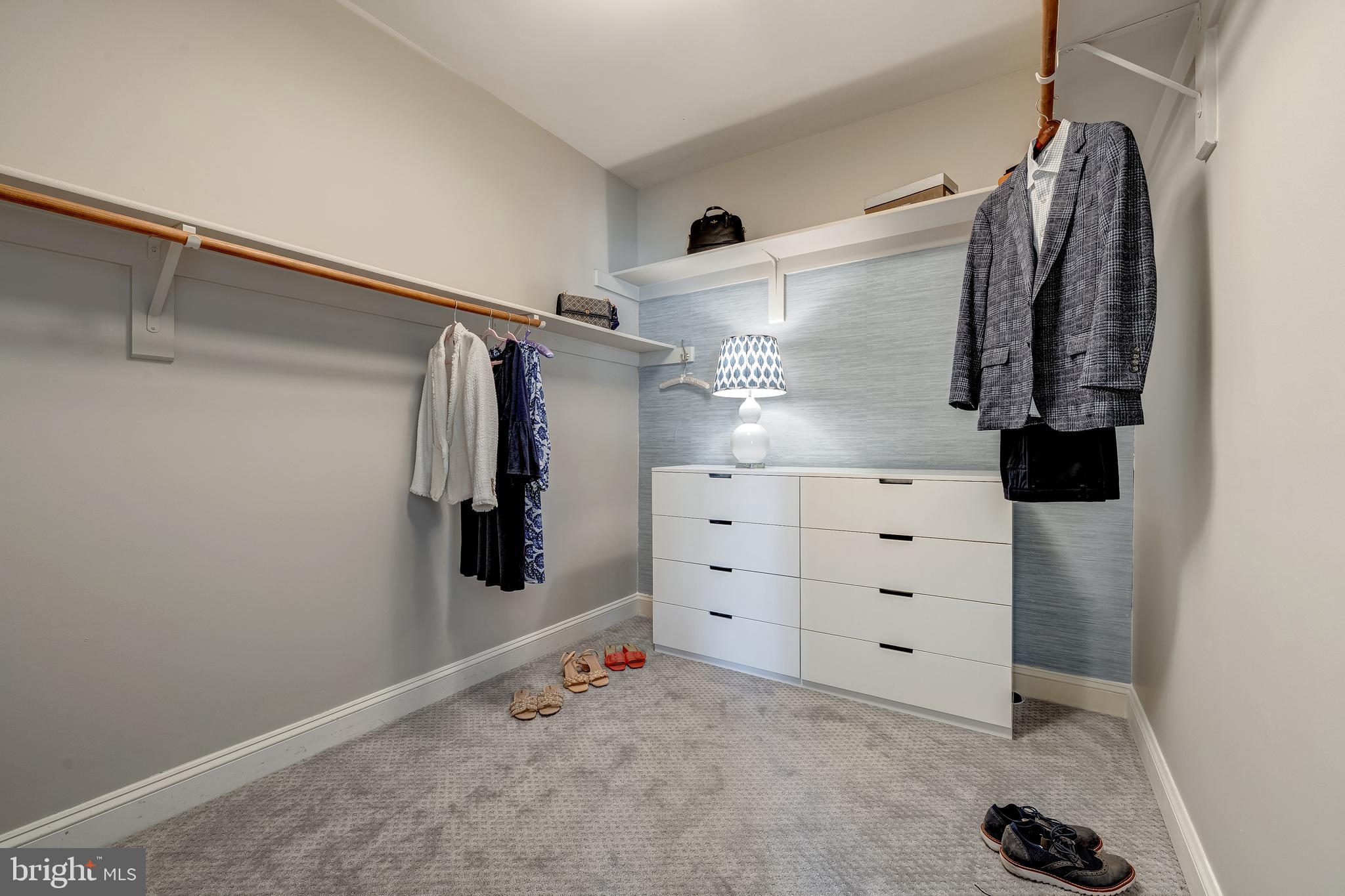 ASHBURN VILLAGE - Residential