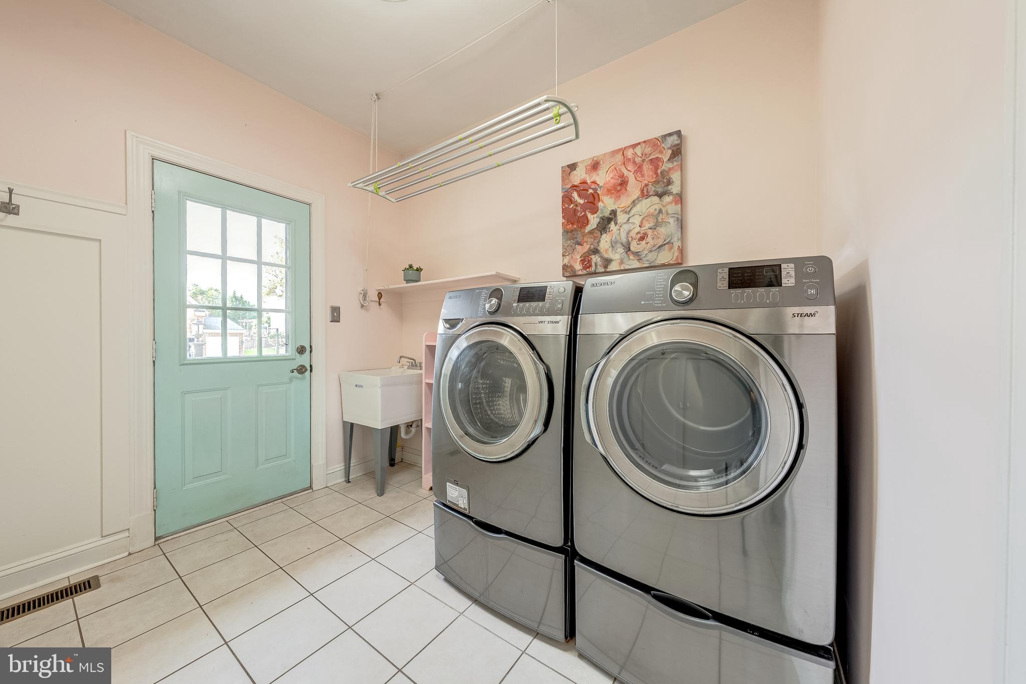 ASHBURN VILLAGE - Residential