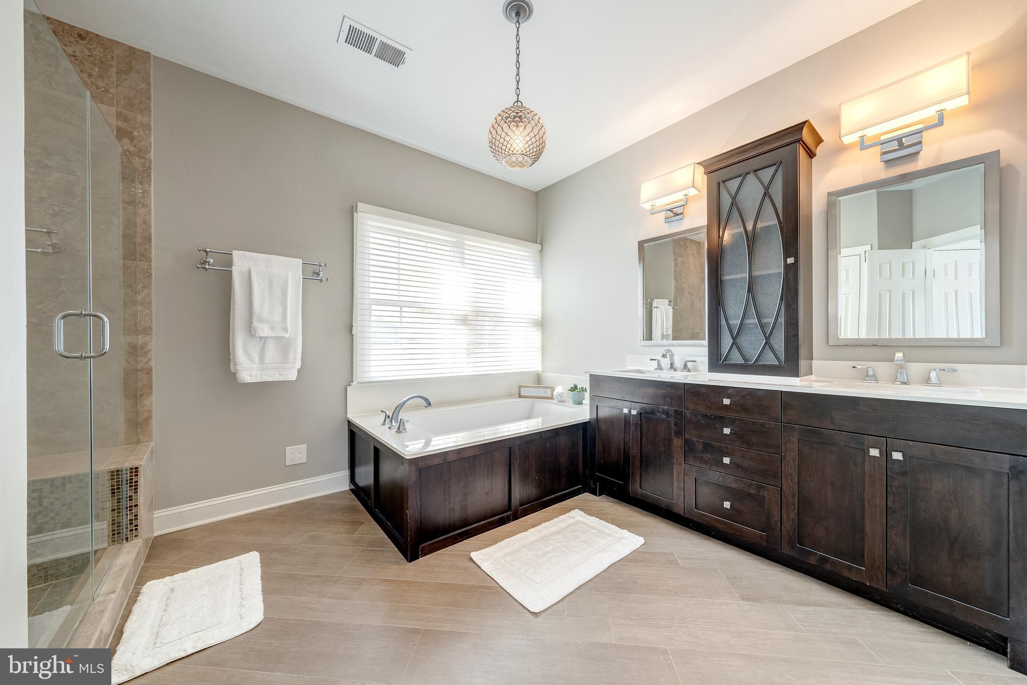 ASHBURN VILLAGE - Residential