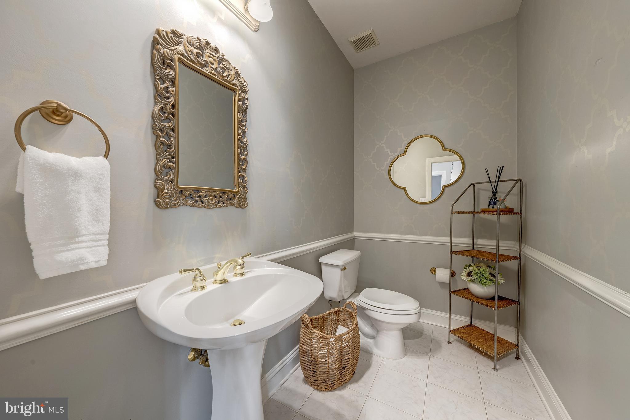 ASHBURN VILLAGE - Residential