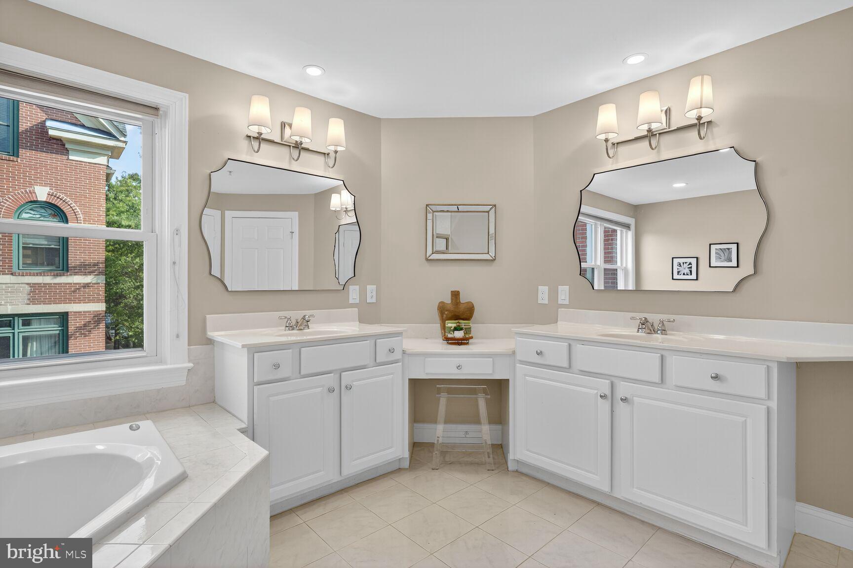 CLARENDON - Residential