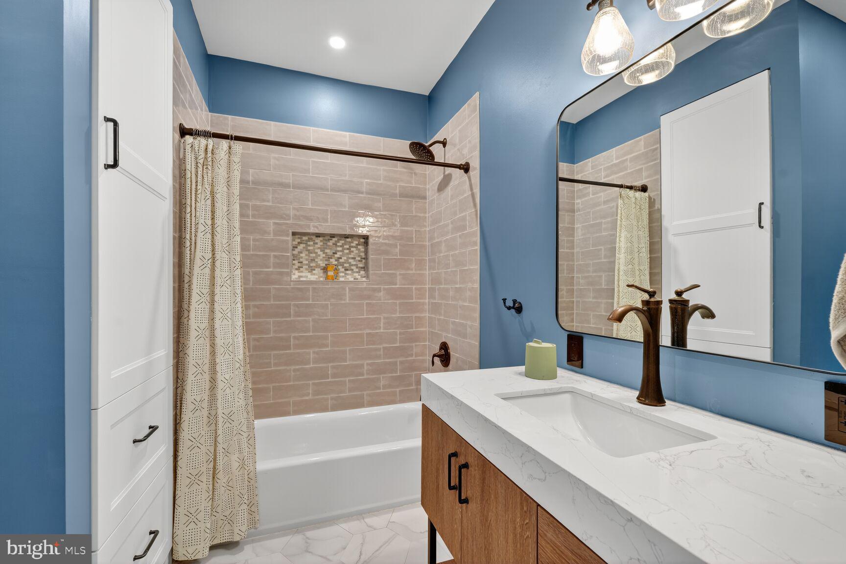 CLARENDON - Residential