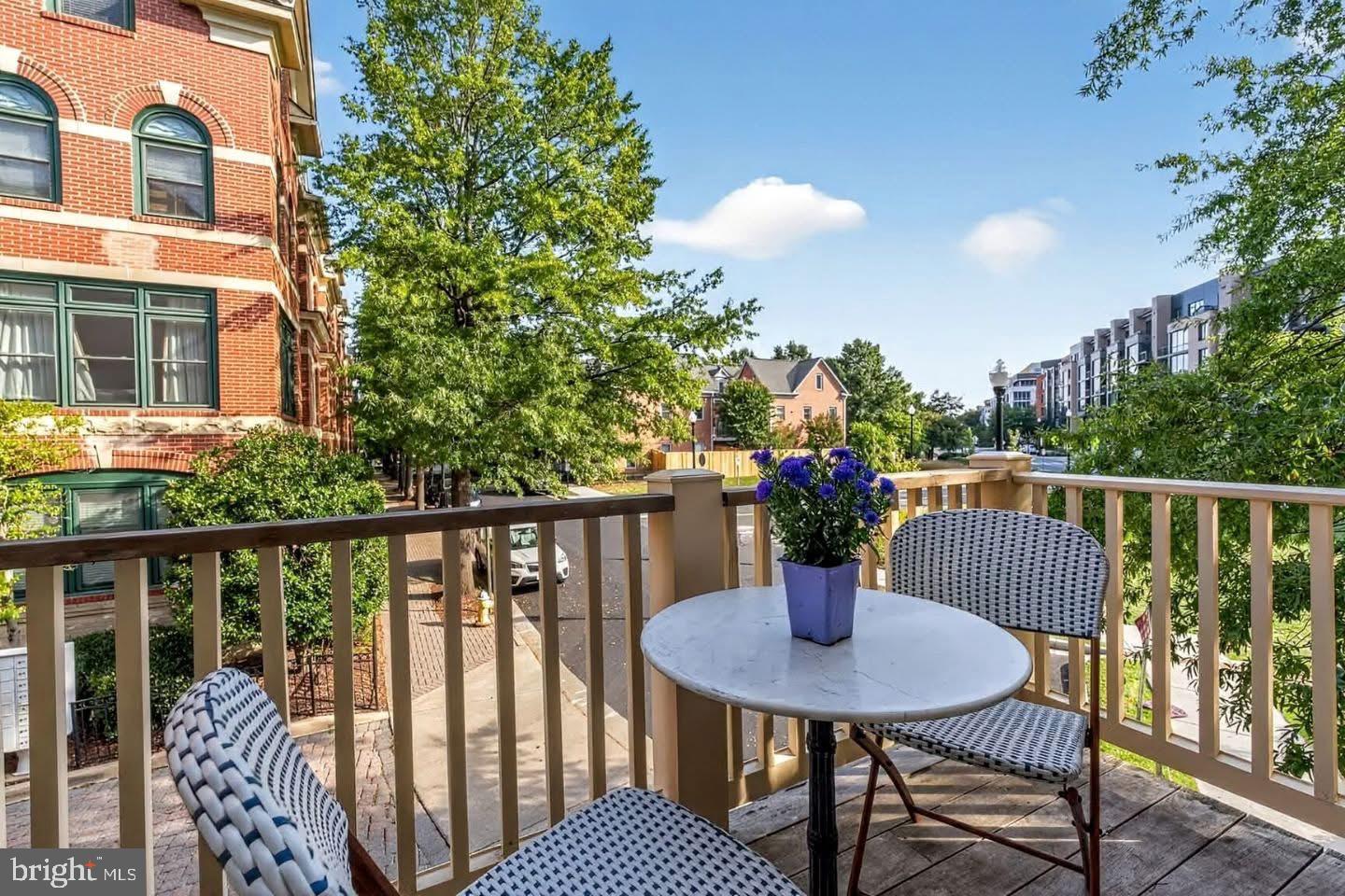 CLARENDON - Residential