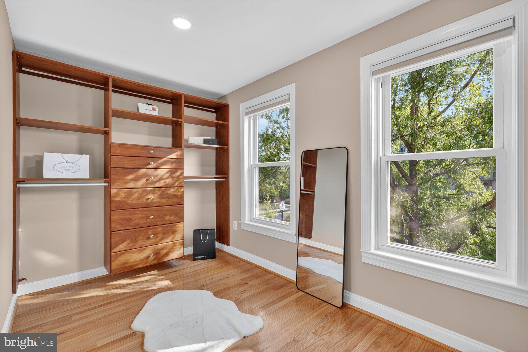 CLARENDON - Residential