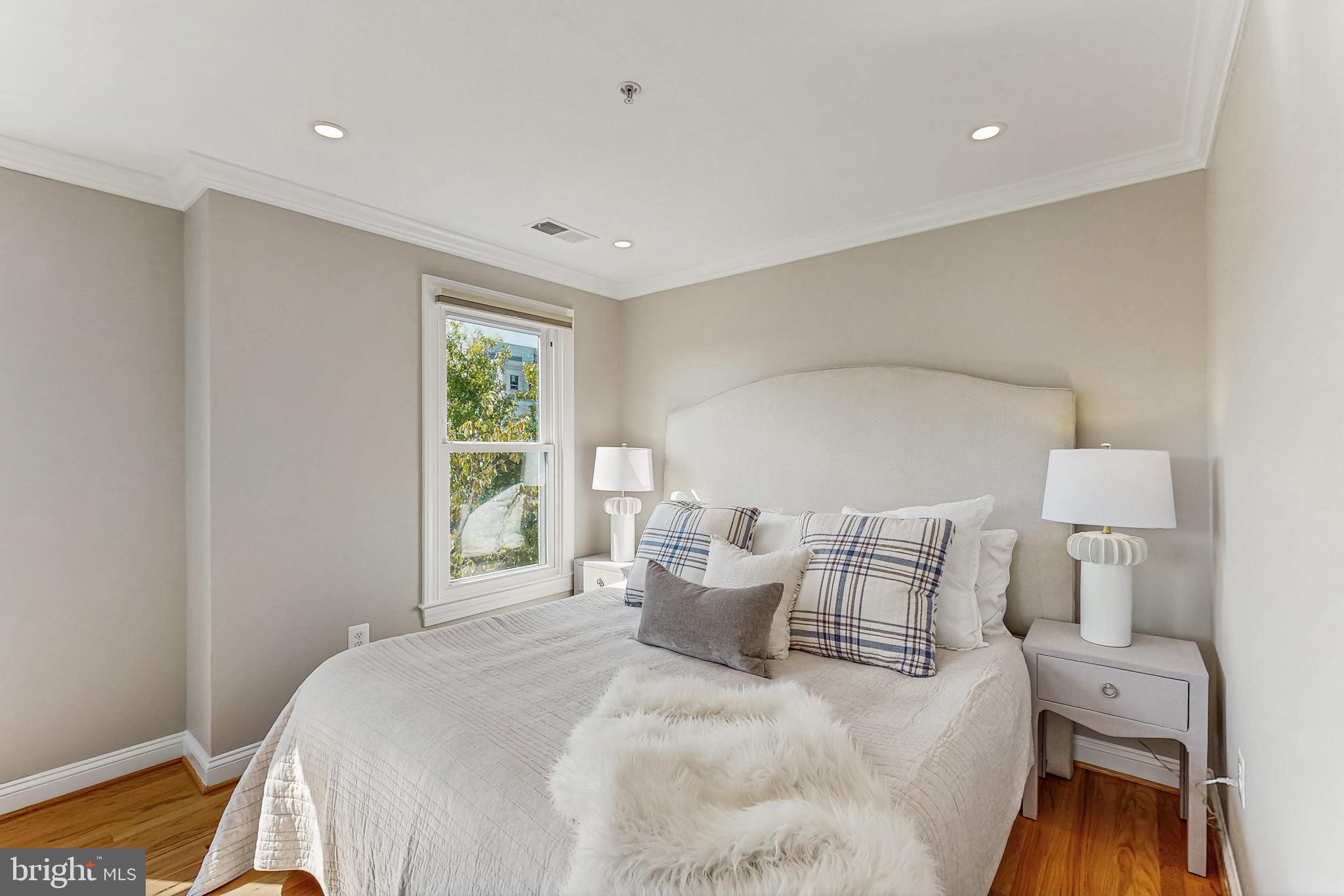 CLARENDON - Residential