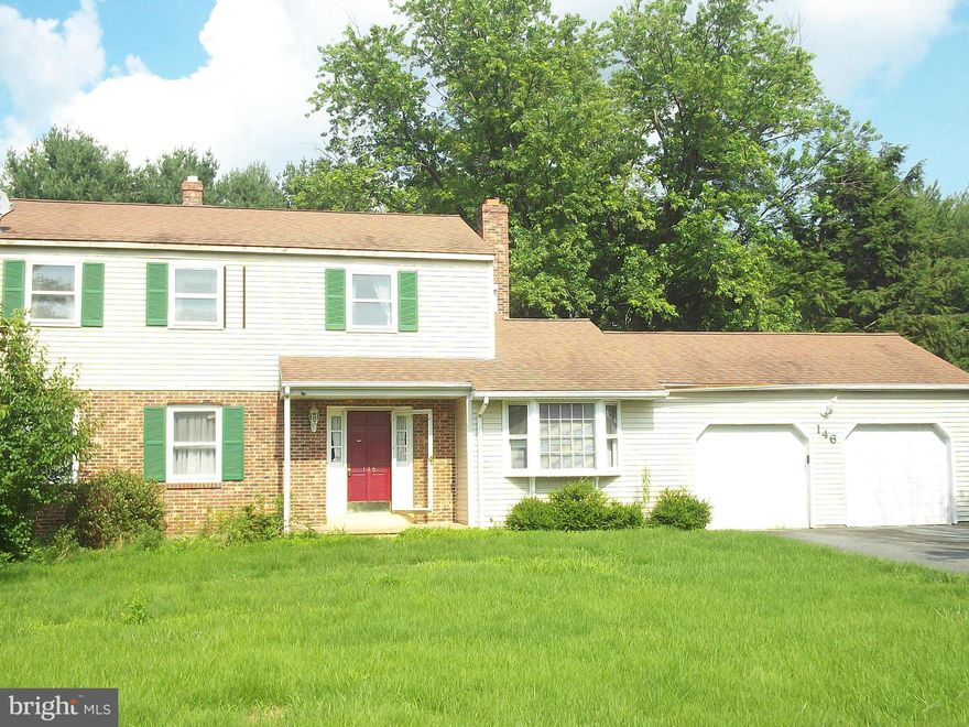 Get your tools and unlock the potential, great location but needs work, 3 bedrooms, 2.5 bath  colonial in the desirable Highlands subdivision - close to the state line, 2 car attached garage, fireplace in family room .hardwood floors, yard backs to wooded area.  Close to the University of DE, highways, shopping and more! Sold AS IS