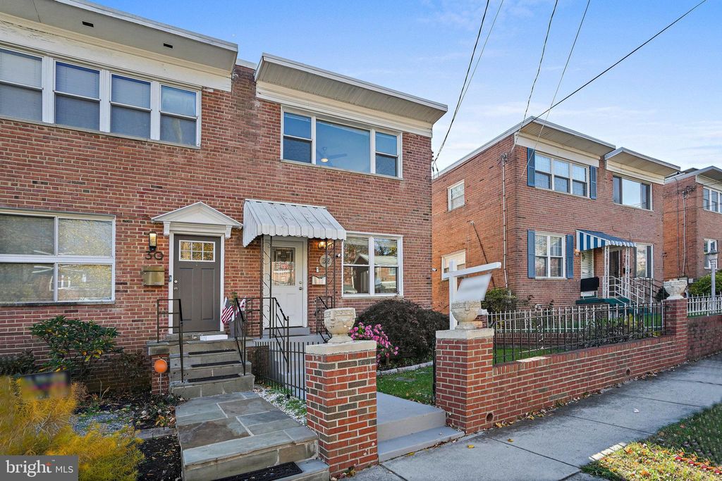 Photo of 32 Underwood Street NW, WASHINGTON, DC 20012 (MLS # DCDC2230824)