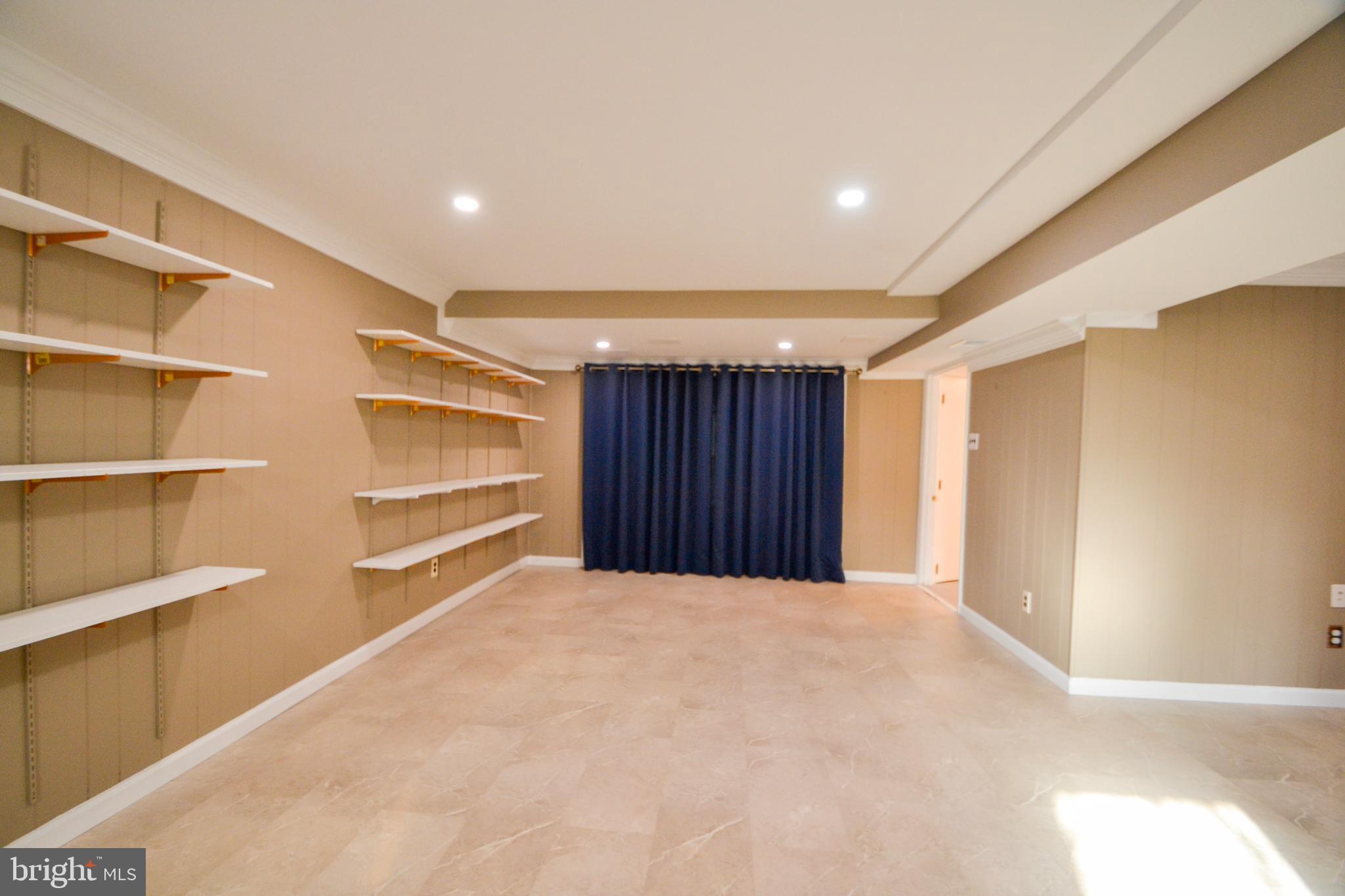 WOODBRIDGE VALLEY - Residential