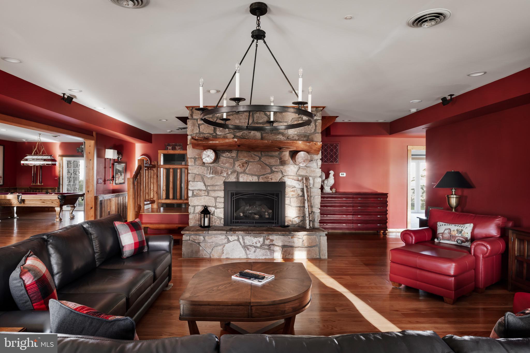 ROUND TOP ESTATES - Residential