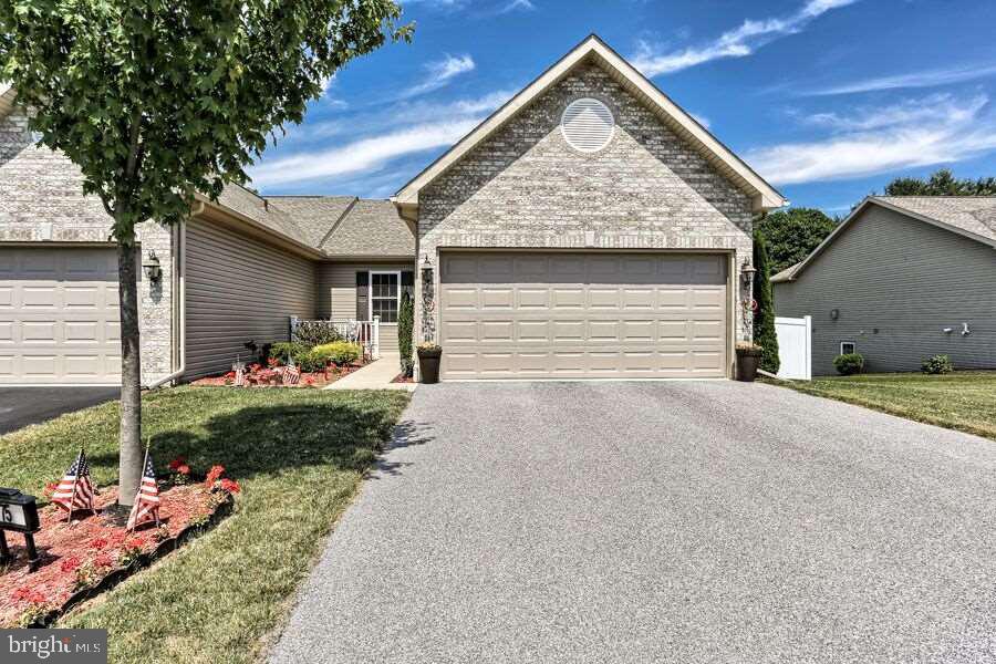 Well maintained Evergreen II, 3 Bedroom, 2 full baths, 2 car garage. Finished lower level.