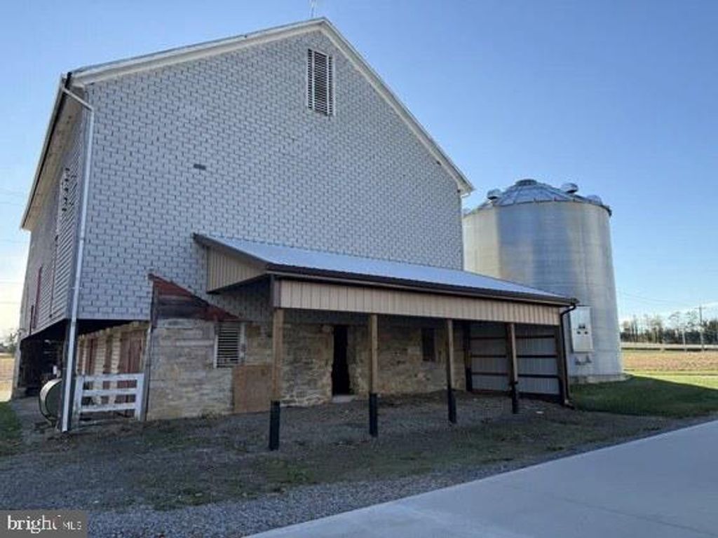 Photo of 1566 York Road, CARLISLE, PA 17015 (MLS # PACB2049962)