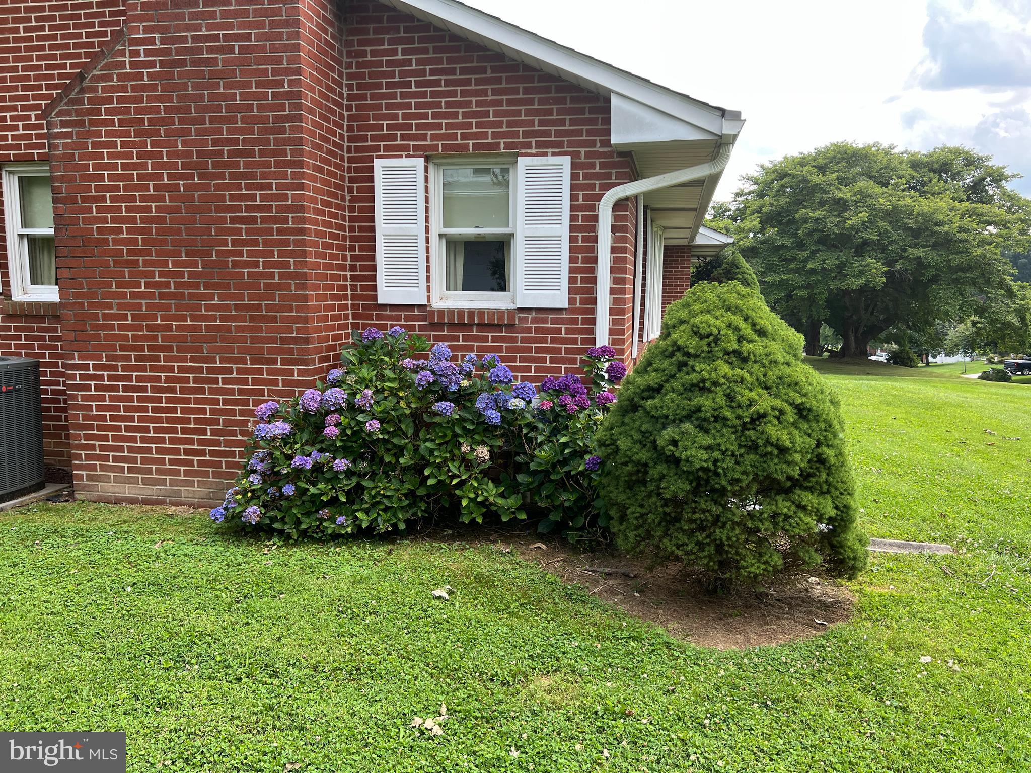 BROOKHILL FARMS - Residential