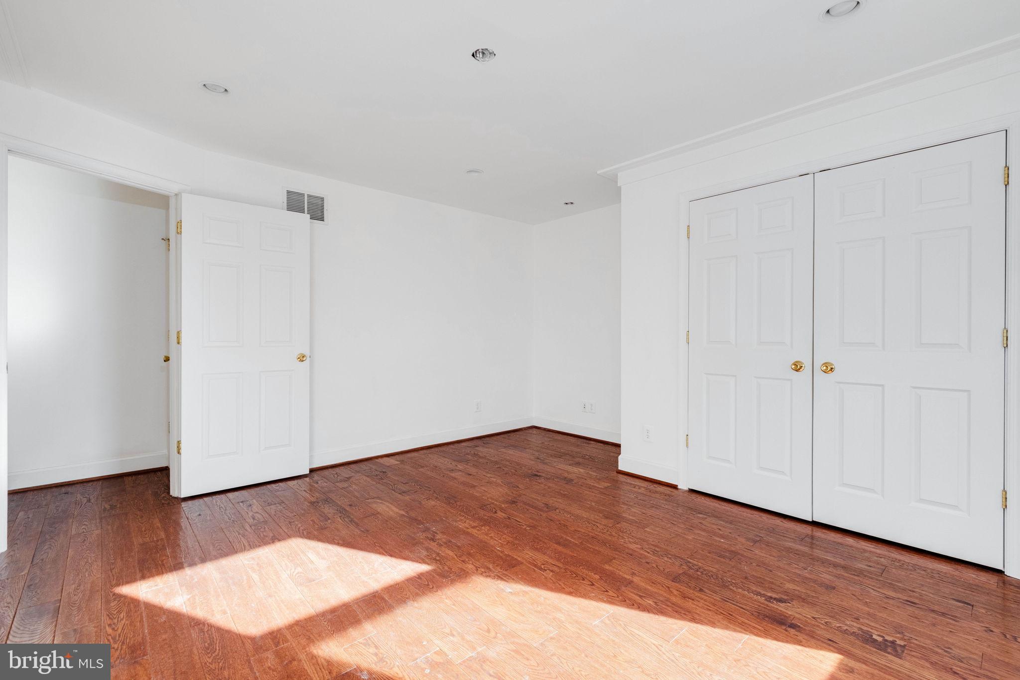 OLD TOWN ALEXANDRIA - Residential Lease