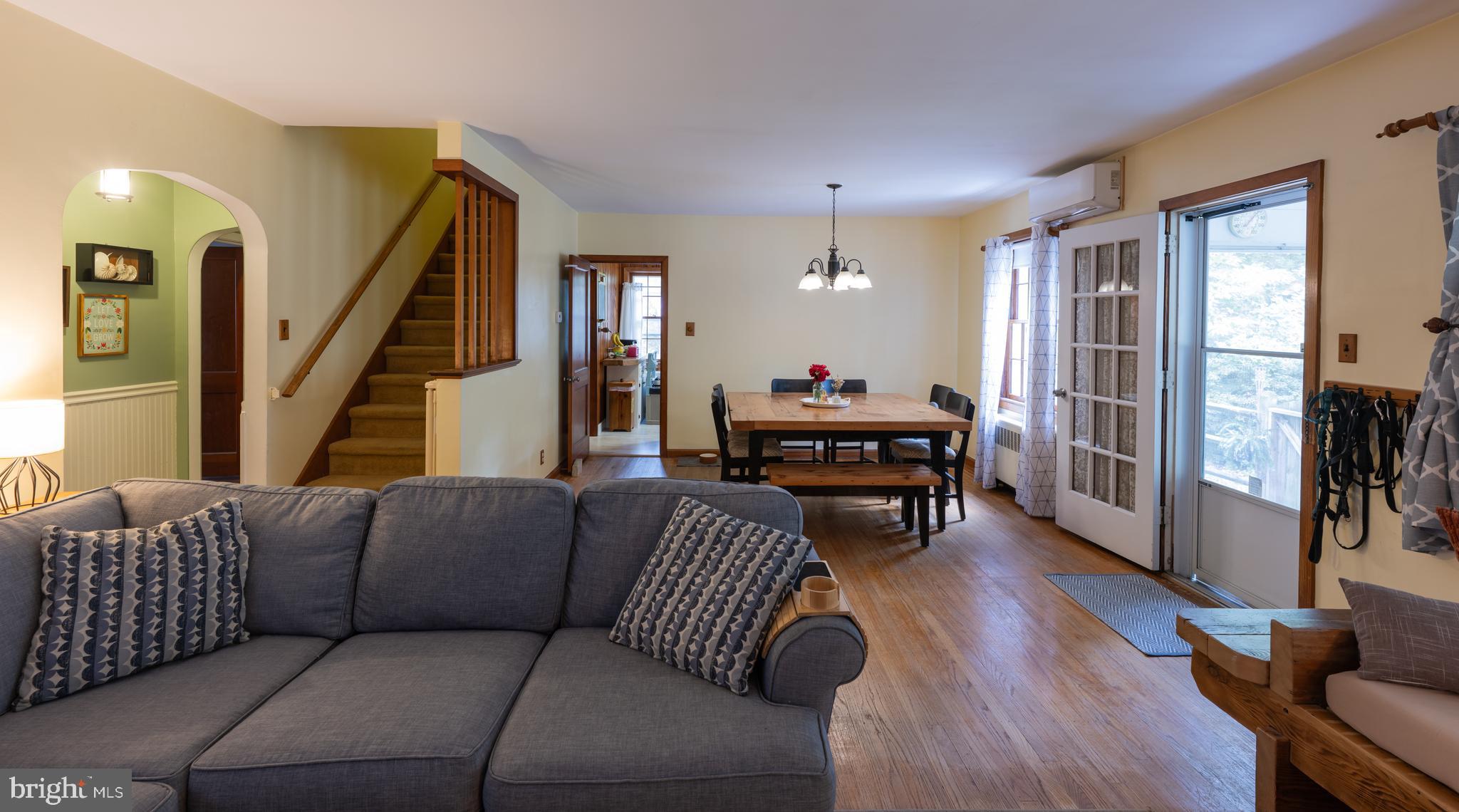 39 N HILLTOP AVENUE