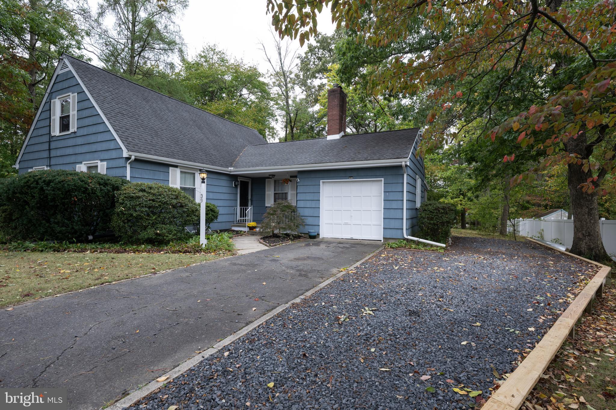39 N HILLTOP AVENUE