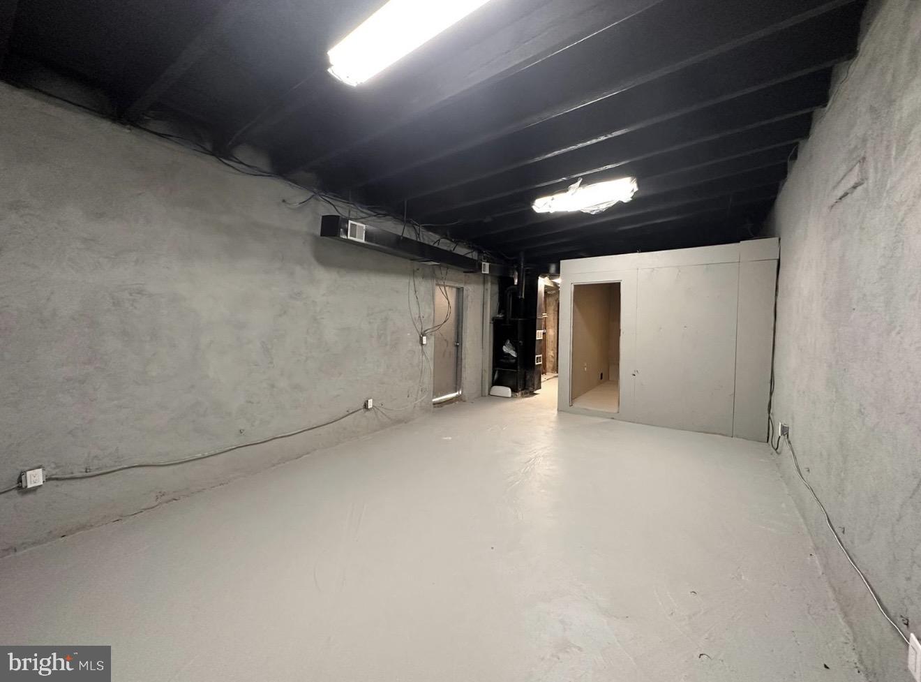 POINT BREEZE - Commercial Sale