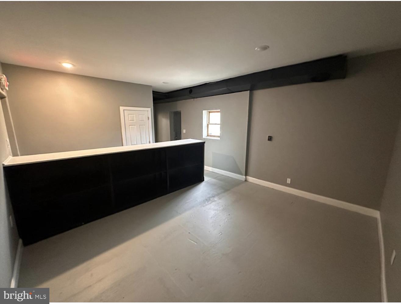 POINT BREEZE - Commercial Sale