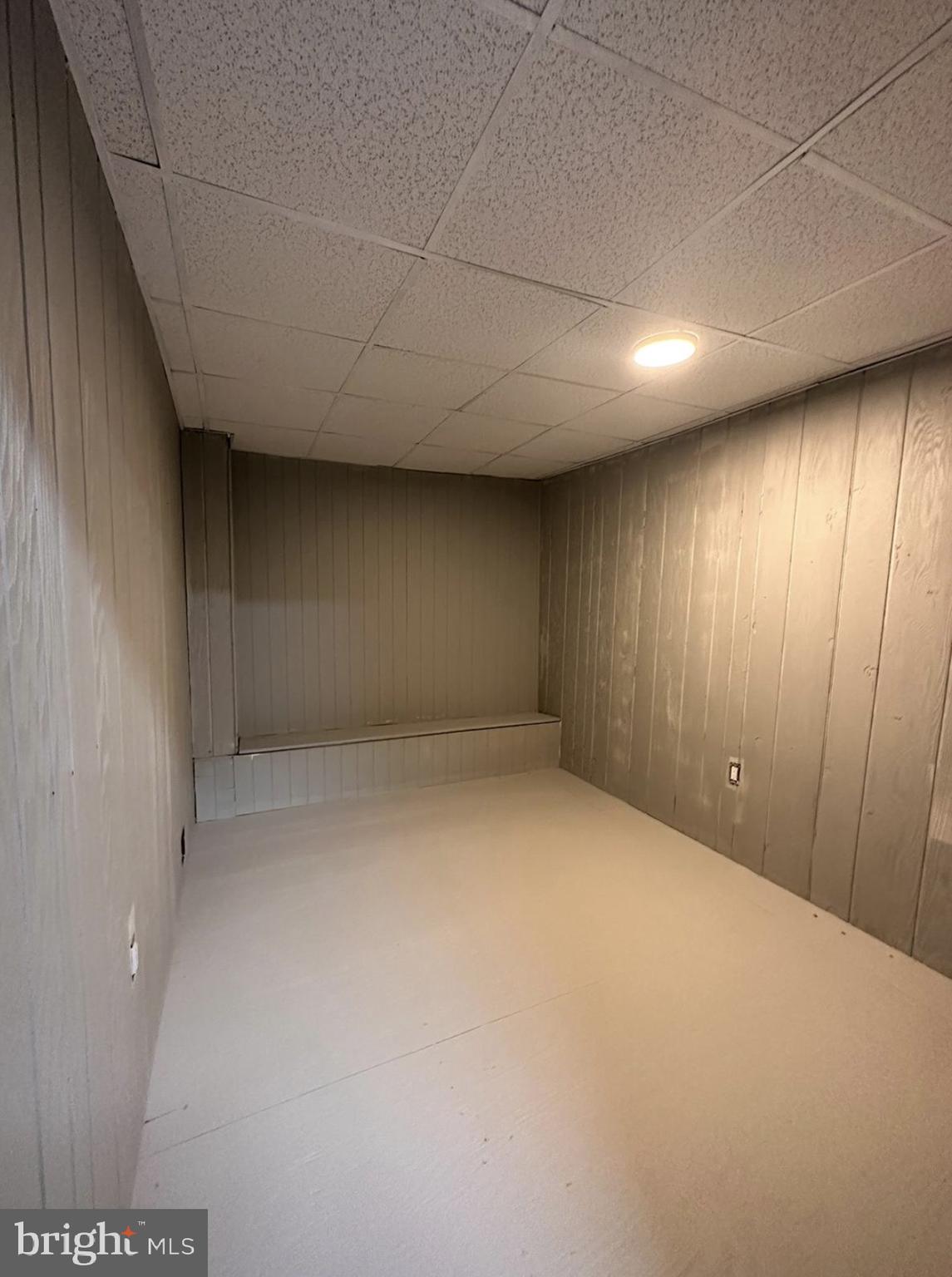 POINT BREEZE - Commercial Sale