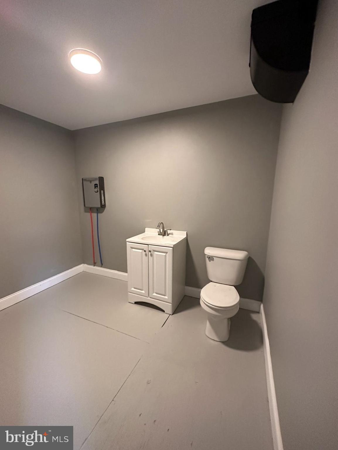 POINT BREEZE - Commercial Sale