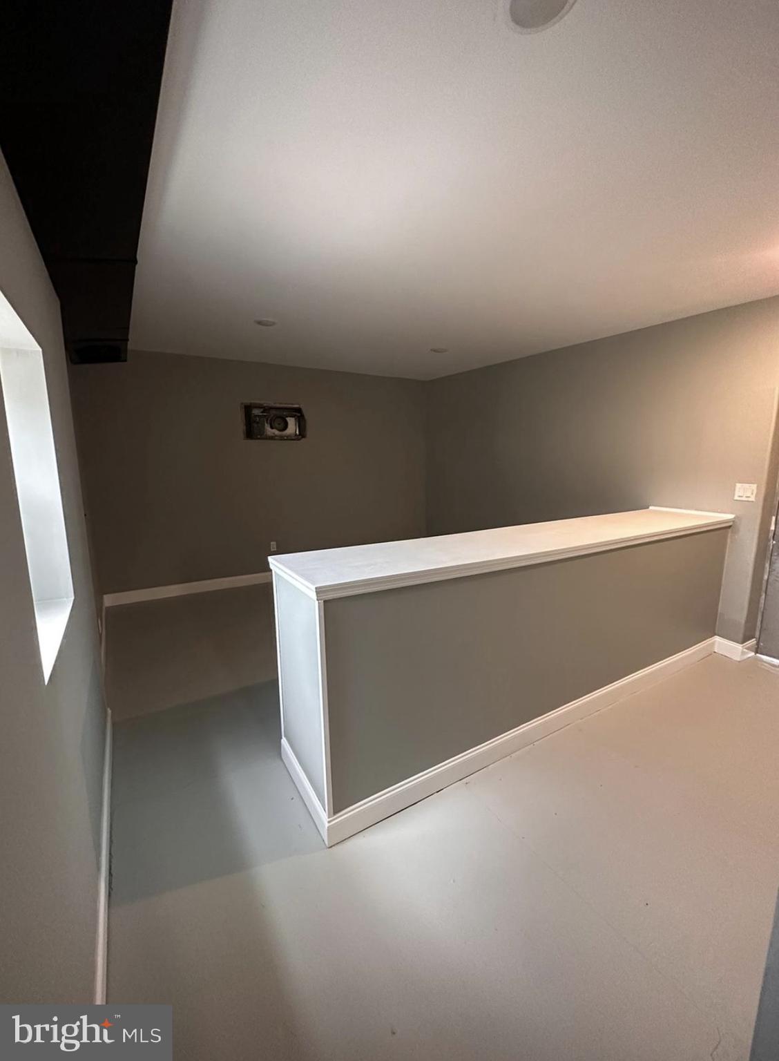 POINT BREEZE - Commercial Sale