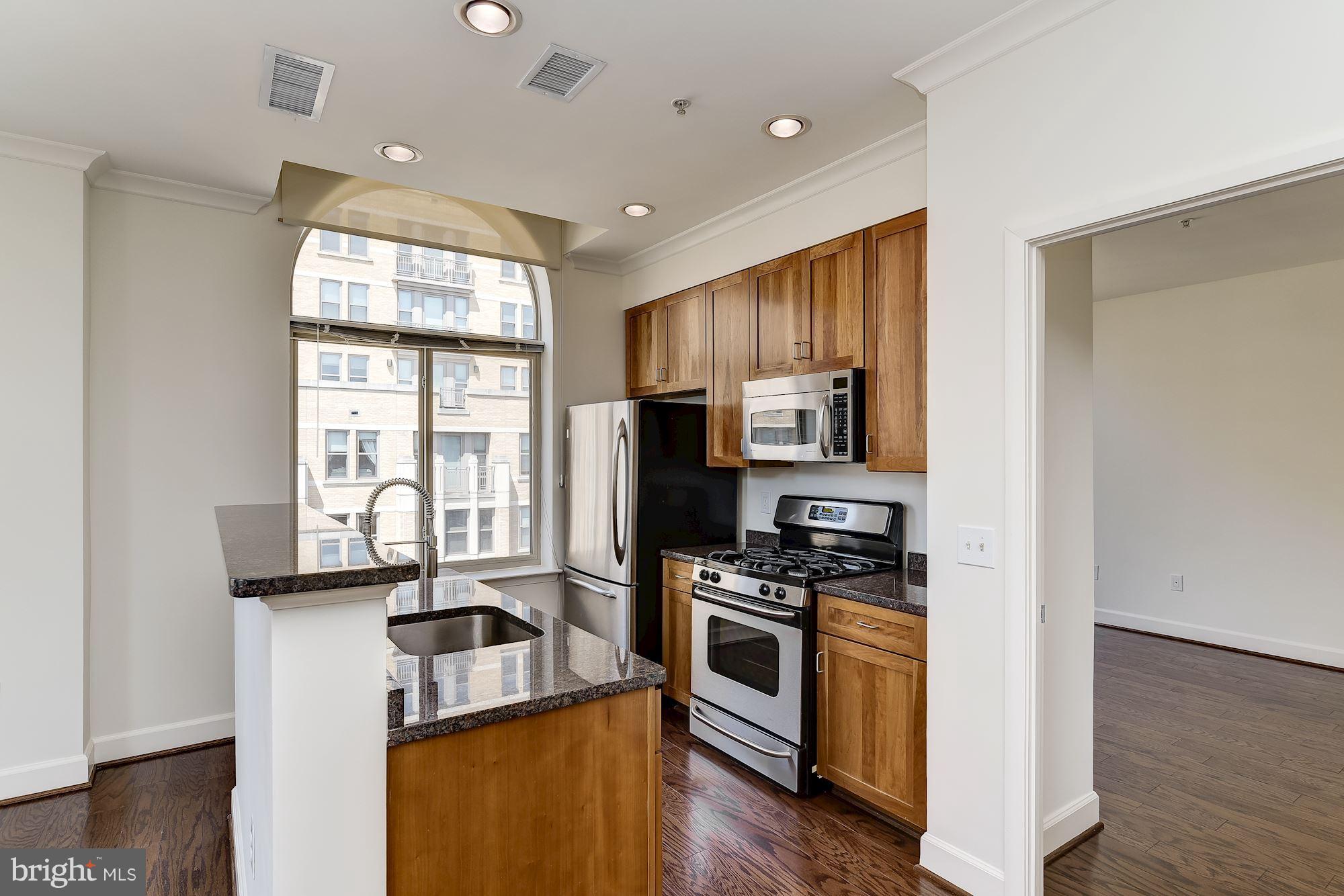 STATION SQUARE - Residential Lease