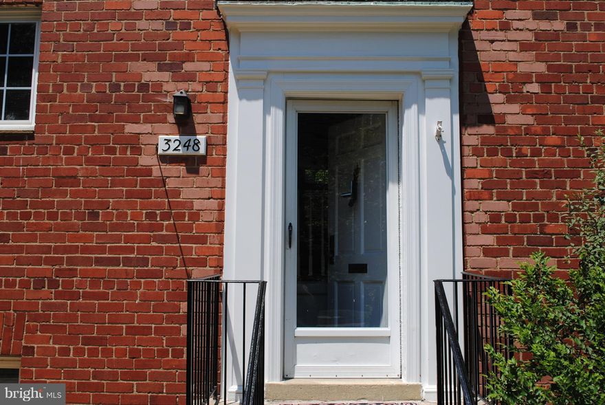 Vacant. Please go and Show. Please set up showing on showing time. Combo lock on front door. Combo will be sent via showing time. Thanks for showing. Property managed by Mcenearney Associates,Inc.